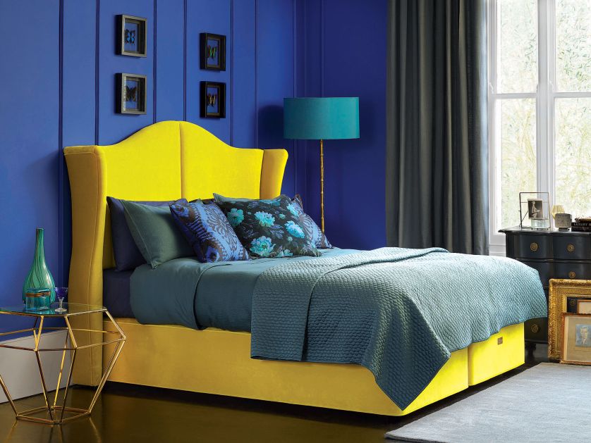 SOVEREIGN, łóżko z kolekcji Royal Comfort z zagłówkiem Katherine, tkanina marki Sanderson, HYPNOS BEDS